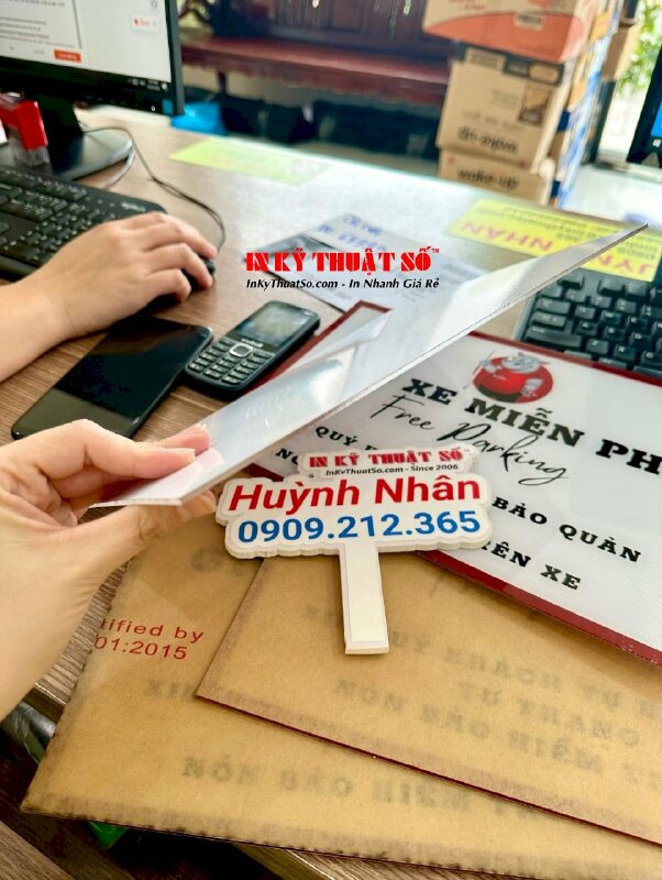 In Decal sữa dán tấm Mica trong 3li làm bảng thông báo giữ xe miễn phí free parking - INKTS789