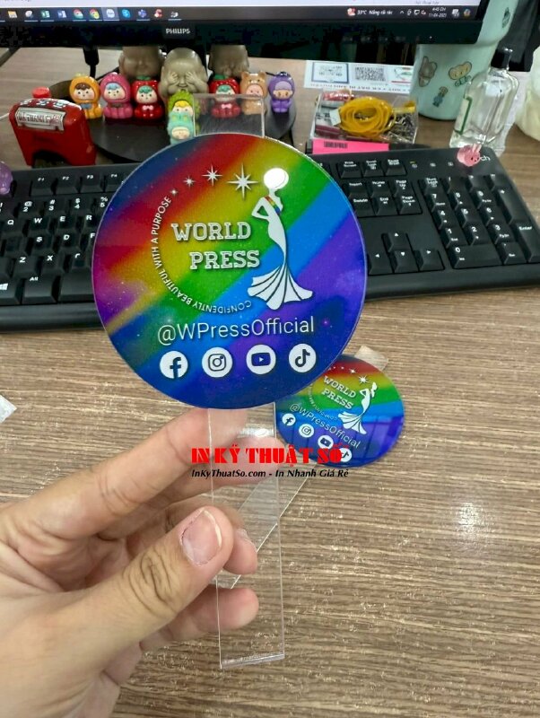 In hashtag cầm tay mini từ Mica trong 3li in UV ngược, lót trắng phần in cho công ty truyền thông về hoa hậu - INKTS3308