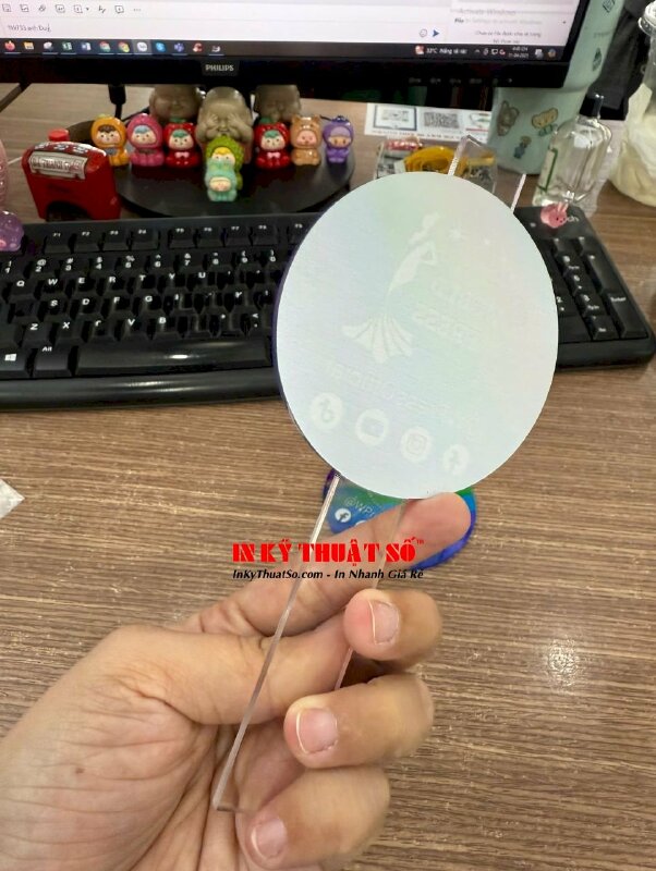 In hashtag cầm tay mini từ Mica trong 3li in UV ngược, lót trắng phần in cho công ty truyền thông về hoa hậu - INKTS3308