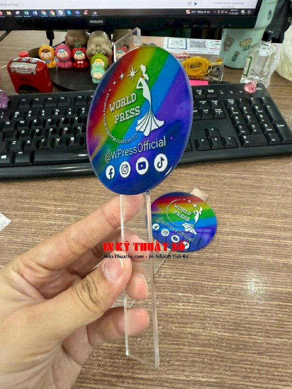 In hashtag cầm tay mini từ Mica trong 3li in UV ngược, lót trắng phần in cho công ty truyền thông về hoa hậu - INKTS3308