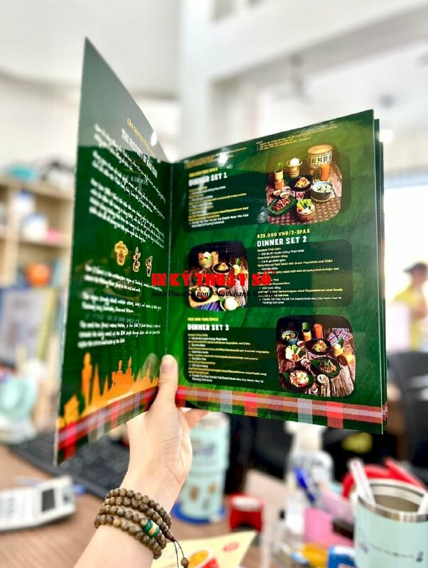 In menu nhà hàng Thái Lan, menu giấy cán bóng, đóng kim giữa - INKTS327