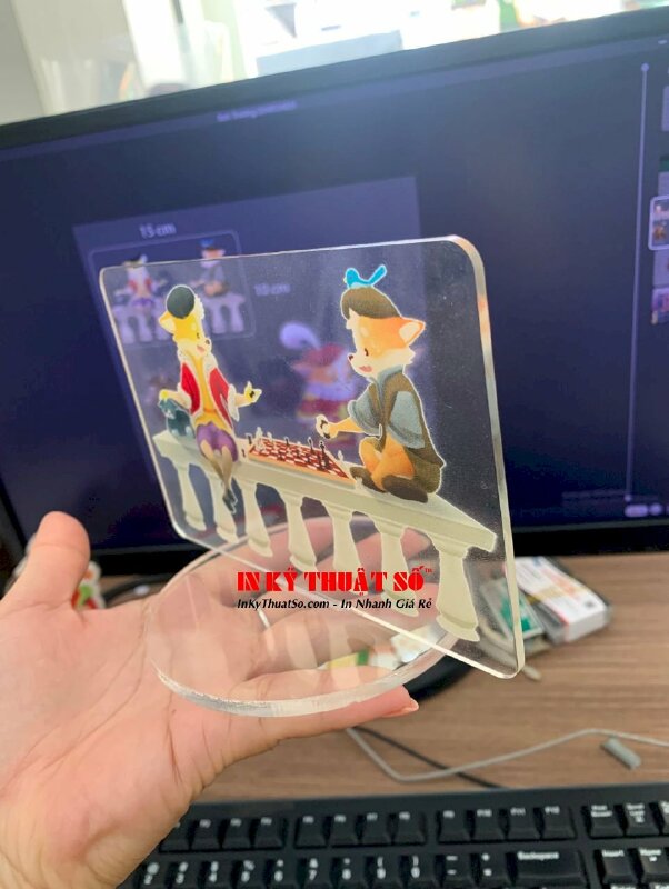 In Standee mica trong để bàn hình ảnh hoạt hình vui nhộn - INKTS424
