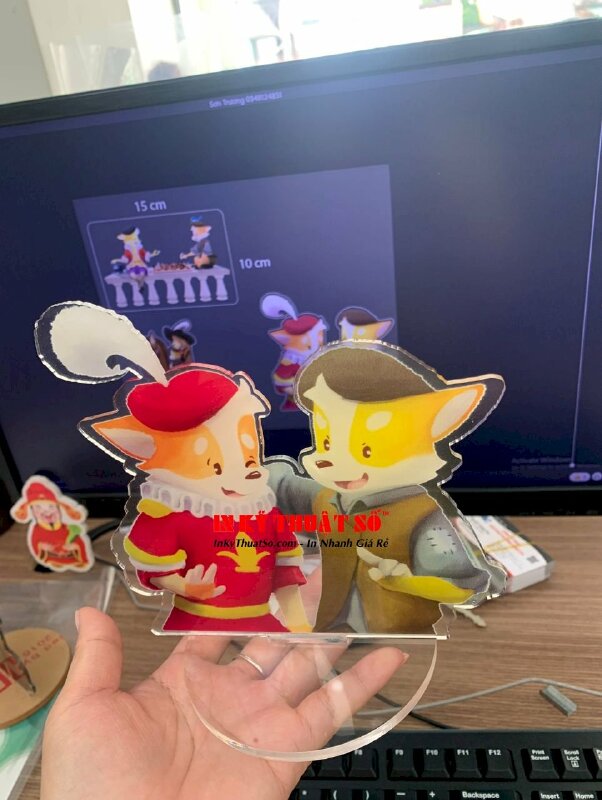 In Standee mica trong để bàn hình ảnh hoạt hình vui nhộn - INKTS424