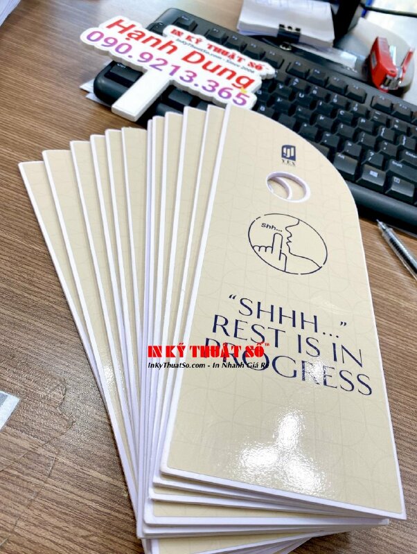 In thẻ treo cửa phòng khách sạn, thẻ treo đề nghị dọn phòng khách sạn - INKTS701