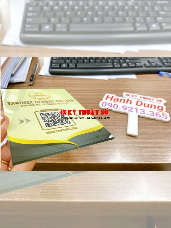 Làm bảng mica quét mã Qr code website công ty để bàn - INKTS706
