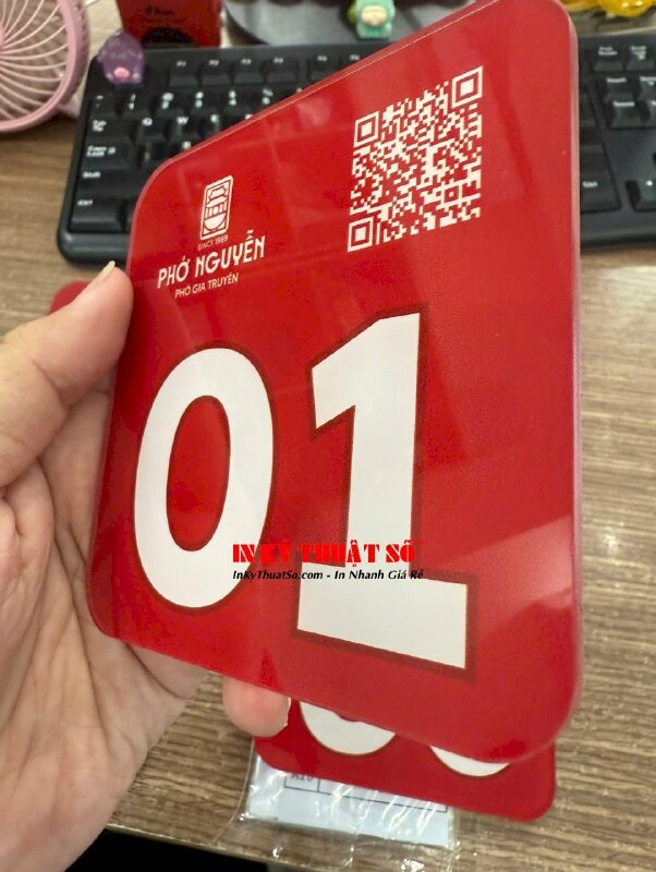 Làm số thứ tự bàn có mã QRcode in UV trong 3li cắt CNC cho quán phở dán bàn, dán tường - INKTS3307
