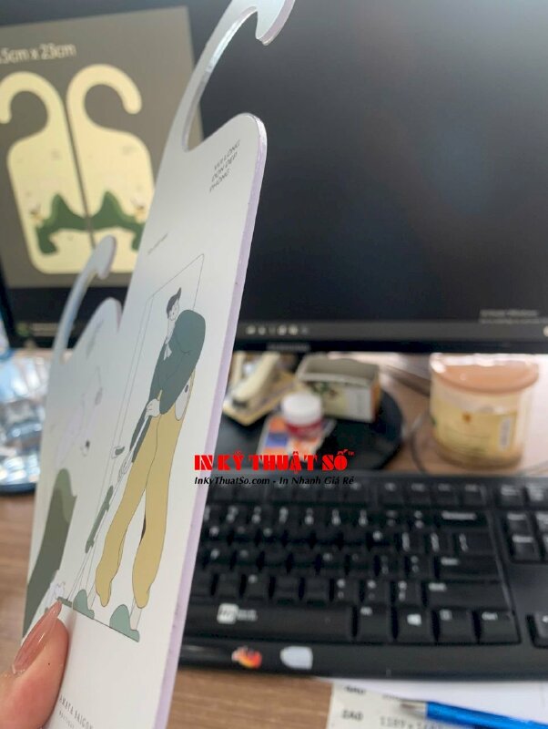 Làm thẻ treo cửa phòng Mica trong 3li dán Decal 2 mặt lên Mica - INKTS3306