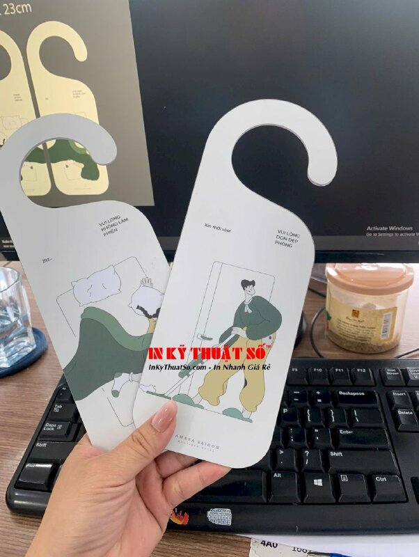 Làm thẻ treo cửa phòng Mica trong 3li dán Decal 2 mặt lên Mica - INKTS3306