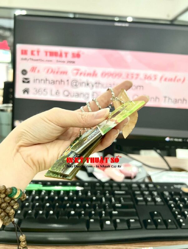 Móc khóa mica in hình tập thể lớp - INKTS374