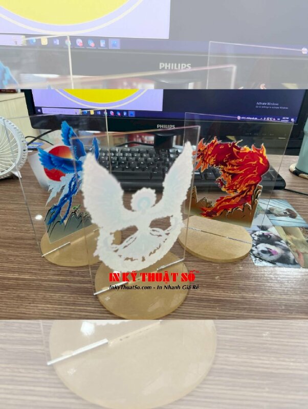 Standee để bàn mica hình chim phượng hoàng, in UV lên mica trong 3li - INKTS625