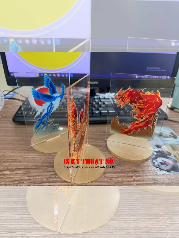 Standee để bàn mica hình chim phượng hoàng, in UV lên mica trong 3li - INKTS625