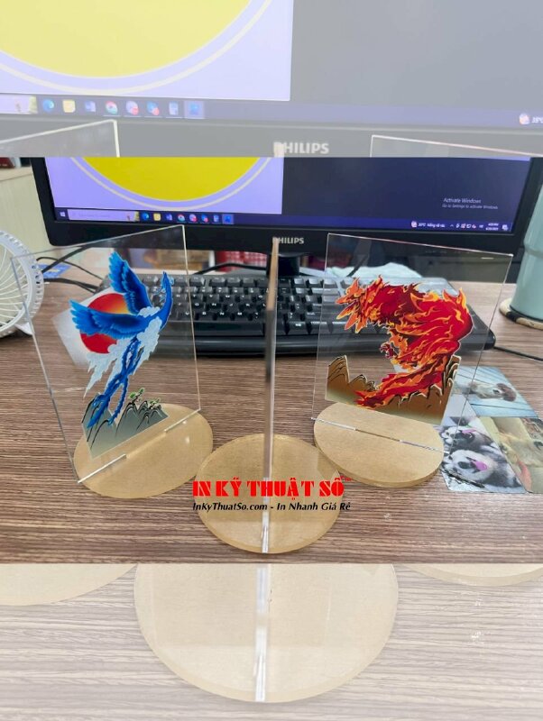 Standee để bàn mica hình chim phượng hoàng, in UV lên mica trong 3li - INKTS625