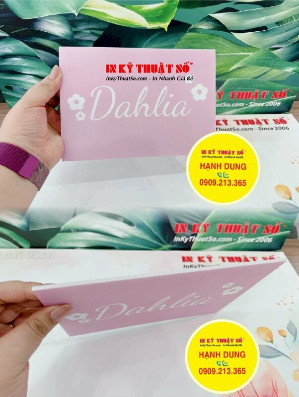 Bảng Mica tên quầy hội chợ cho shop, in UV lên Mica 21x15cm biển tên shop - INKTS1445