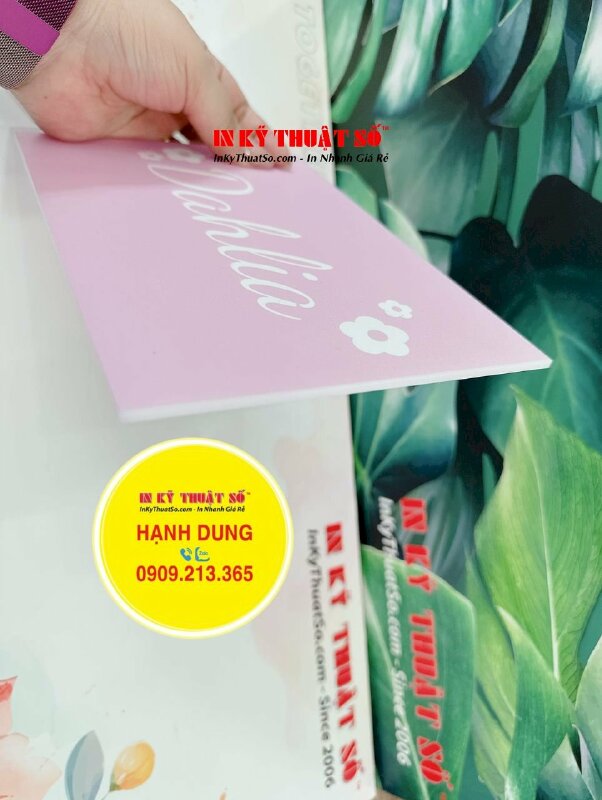 Bảng Mica tên quầy hội chợ cho shop, in UV lên Mica 21x15cm biển tên shop - INKTS1445