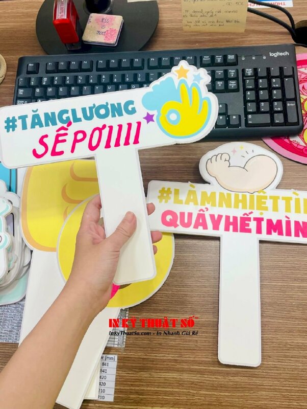 In bảng cầm tay sự kiện kỷ niệm 10 năm thành lập công ty, in hashtag giá rẻ - INKTS719