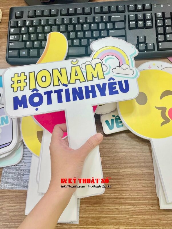 In bảng cầm tay sự kiện kỷ niệm 10 năm thành lập công ty, in hashtag giá rẻ - INKTS719