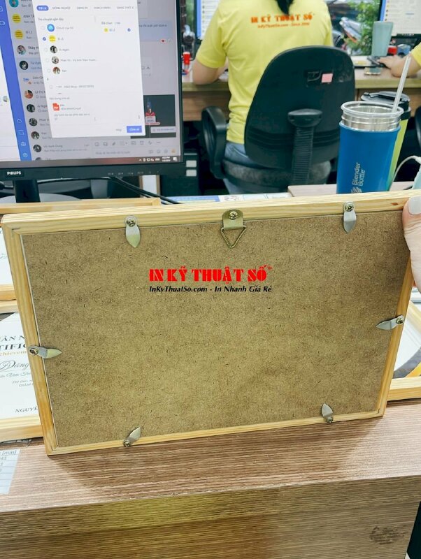 In bằng khen công ty vinh danh Team đã đạt thành tích tốt của năm, lồng sẵn khung gỗ mặt kính - INKTS1132
