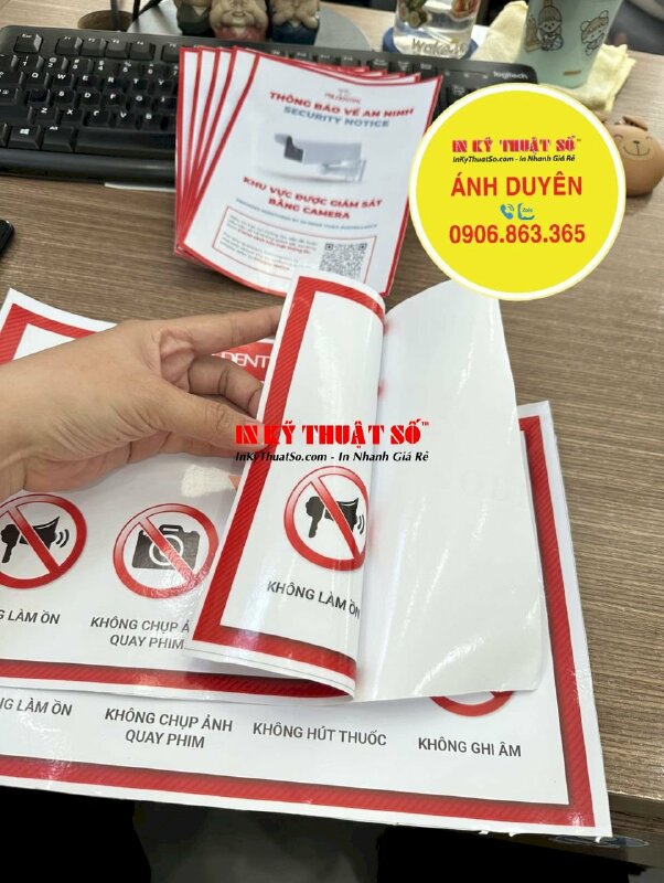 In bảng thông báo Decal 2 mặt dán cửa kính Khu vực được giám sát bằng Camera - INKTS1217