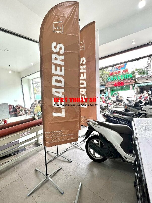 In cờ cánh buồm logo công ty đào tạo kỹ năng, in vải silk cờ phướn lưỡi liềm - INKTS1183