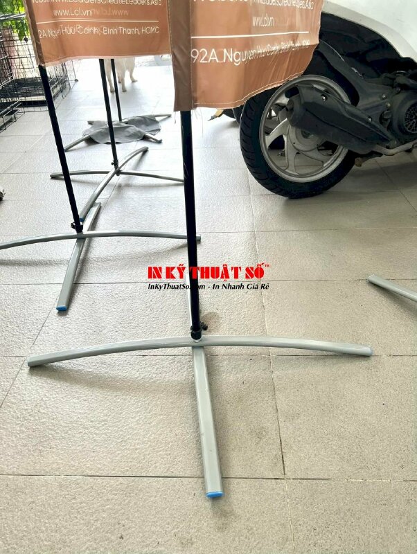 In cờ cánh buồm logo công ty đào tạo kỹ năng, in vải silk cờ phướn lưỡi liềm - INKTS1183