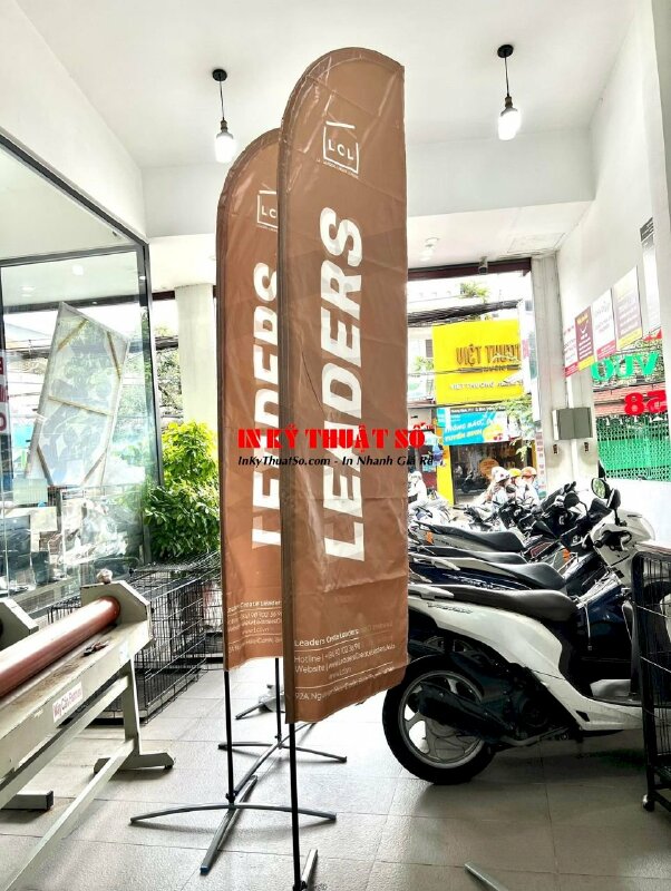In cờ cánh buồm logo công ty đào tạo kỹ năng, in vải silk cờ phướn lưỡi liềm - INKTS1183