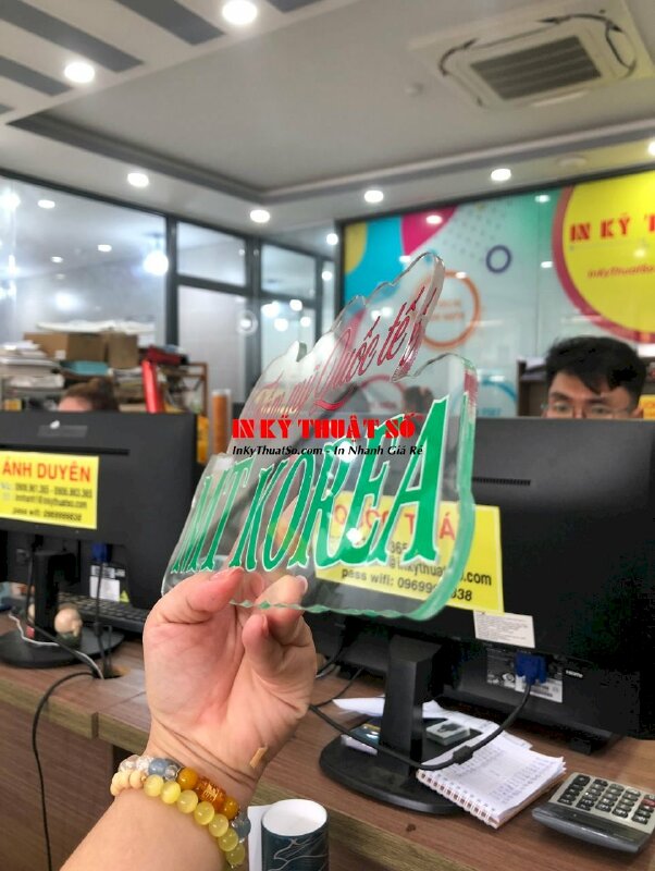 In Hashtag cầm tay chụp hình quảng cáo Thẩm mỹ viện - INKTS428