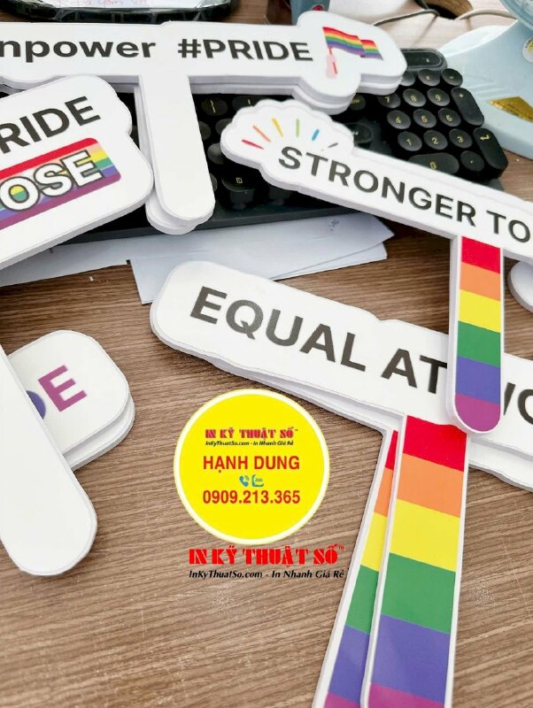 In hashtag cầm tay slogan tiếng Anh sự kiện cộng đồng Pride - INKTS3357