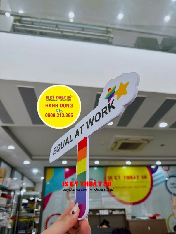 In hashtag cầm tay slogan tiếng Anh sự kiện cộng đồng Pride - INKTS3357