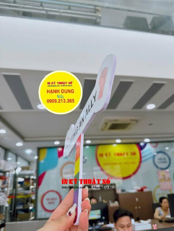 In hashtag cầm tay slogan tiếng Anh sự kiện cộng đồng Pride - INKTS3357