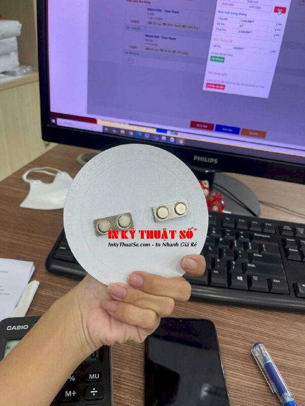 In huy hiệu Mica Kính Tặng gắn nam châm mặt sau cho Hội Cựu sinh viên - INKTS3348