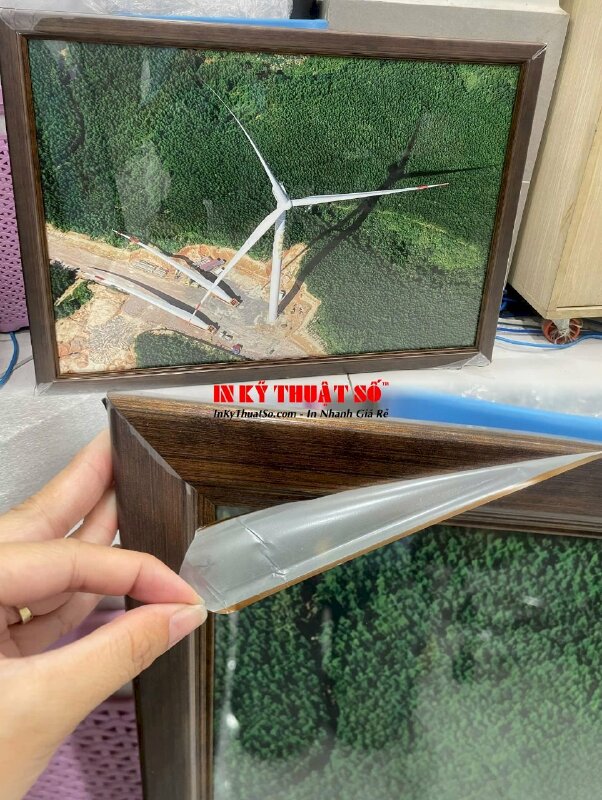 In khung ảnh điện gió Tây Nguyên khổ lớn, lồng kính viền 3cm, ván lót mặt sau - INKTS3372
