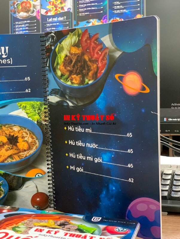 In menu quán Billiards, menu nhựa chống nước, khổ A4 đứng, gáy lò xo dễ dàng lật mở từng trang - INKTS1161