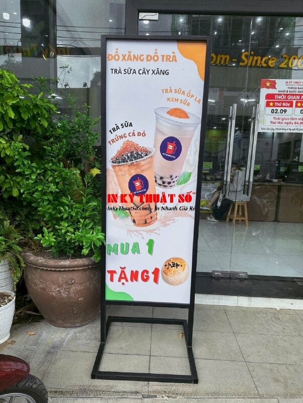 Khung standee sắt in theo yêu cầu, standee chân sắt quán trà sữa - INKTS656