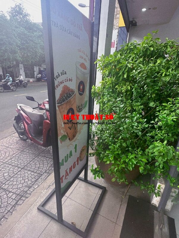 Khung standee sắt in theo yêu cầu, standee chân sắt quán trà sữa - INKTS656