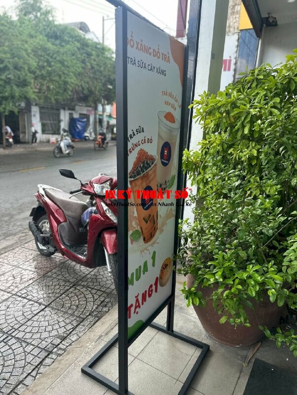 Khung standee sắt in theo yêu cầu, standee chân sắt quán trà sữa - INKTS656