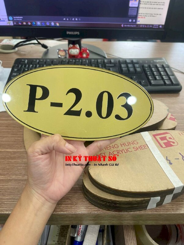 Làm bảng Mica số phòng khách sạn, in Decal nhũ vàng ngược dán lên Mica trong 3li - INKTS3339