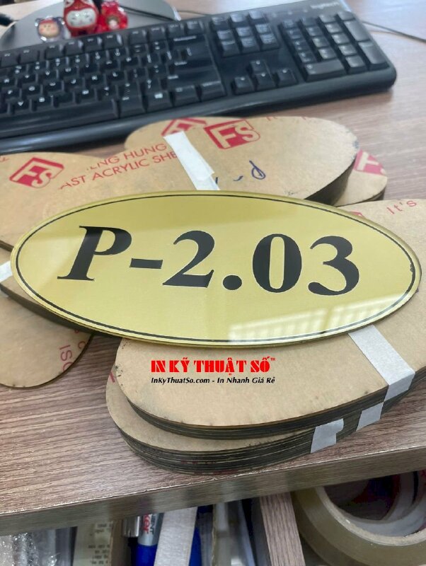 Làm bảng Mica số phòng khách sạn, in Decal nhũ vàng ngược dán lên Mica trong 3li - INKTS3339