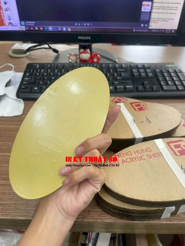 Làm bảng Mica số phòng khách sạn, in Decal nhũ vàng ngược dán lên Mica trong 3li - INKTS3339