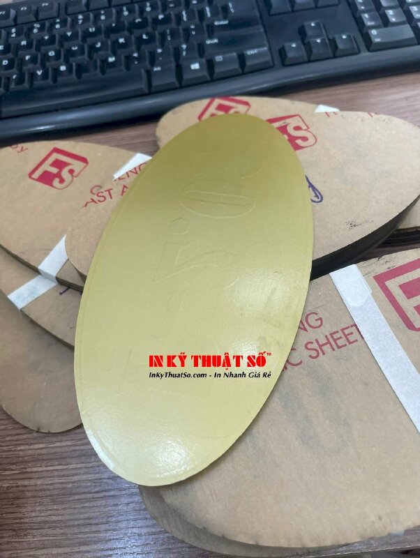 Làm bảng Mica số phòng khách sạn, in Decal nhũ vàng ngược dán lên Mica trong 3li - INKTS3339