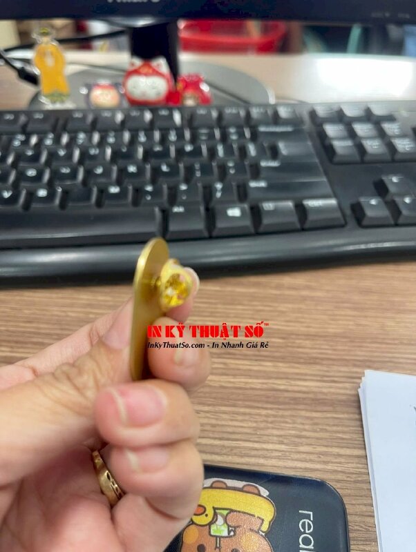 Làm huy hiệu cài áo kim loại mạ vàng gắn kim gài, cắt theo file logo công ty - INKTS3362