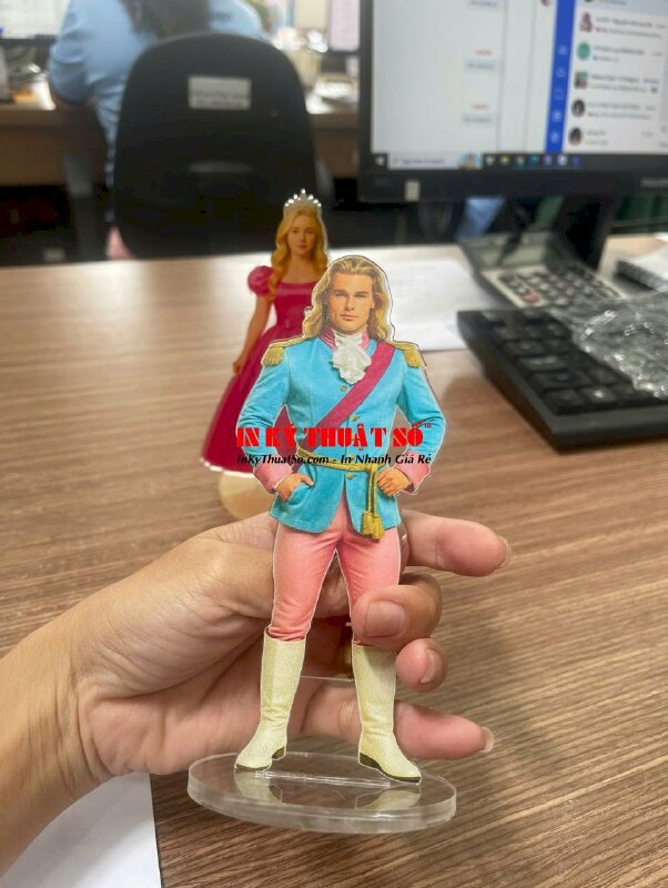 Làm standee mica để bàn nhân vật hoàng tử, công chúa làm quà tặng - INKTS3340