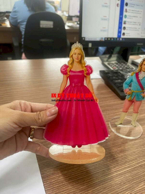 Làm standee mica để bàn nhân vật hoàng tử, công chúa làm quà tặng - INKTS3340