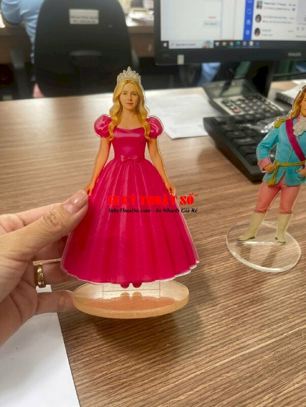 Làm standee mica để bàn nhân vật hoàng tử, công chúa làm quà tặng - INKTS3340
