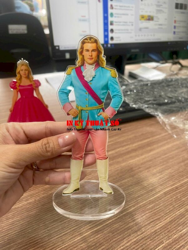 Làm standee mica để bàn nhân vật hoàng tử, công chúa làm quà tặng - INKTS3340