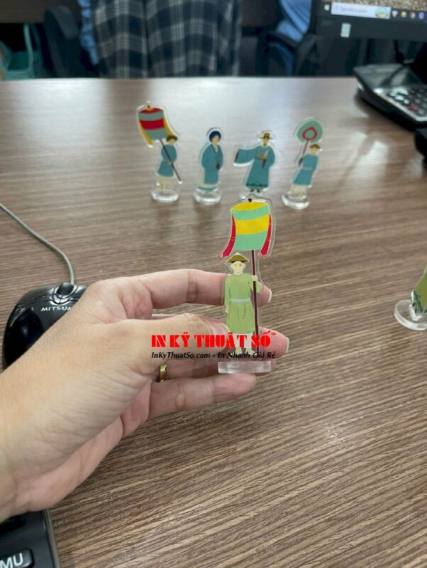 Mô hình Standee Mica in UV 2 mặt, 3 lớp mực in làm bộ sưu tập nhân vật cung đình Việt Nam xưa mặc lễ phục truyền thống - INKTS3361
