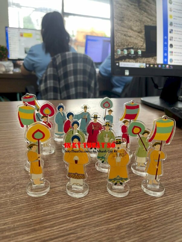 Mô hình Standee Mica in UV 2 mặt, 3 lớp mực in làm bộ sưu tập nhân vật cung đình Việt Nam xưa mặc lễ phục truyền thống - INKTS3361