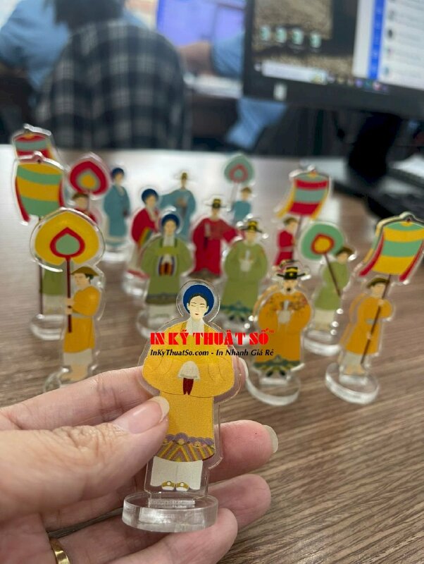 Mô hình Standee Mica in UV 2 mặt, 3 lớp mực in làm bộ sưu tập nhân vật cung đình Việt Nam xưa mặc lễ phục truyền thống - INKTS3361
