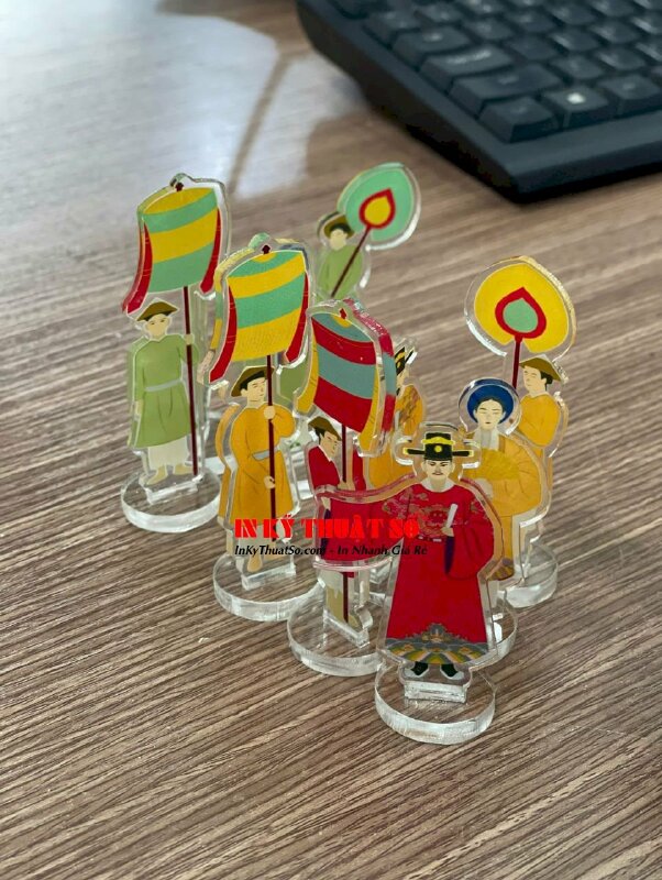 Mô hình Standee Mica in UV 2 mặt, 3 lớp mực in làm bộ sưu tập nhân vật cung đình Việt Nam xưa mặc lễ phục truyền thống - INKTS3361