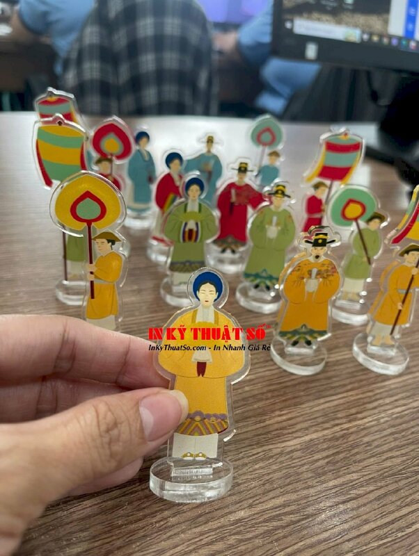 Mô hình Standee Mica in UV 2 mặt, 3 lớp mực in làm bộ sưu tập nhân vật cung đình Việt Nam xưa mặc lễ phục truyền thống - INKTS3361