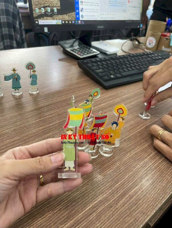 Mô hình Standee Mica in UV 2 mặt, 3 lớp mực in làm bộ sưu tập nhân vật cung đình Việt Nam xưa mặc lễ phục truyền thống - INKTS3361